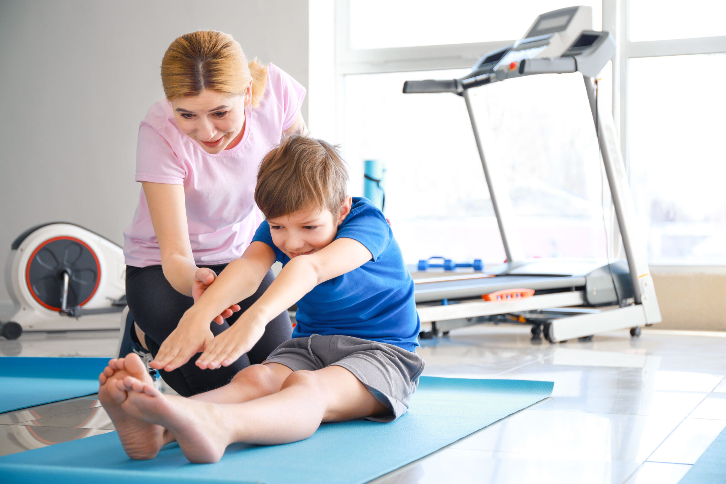 A Kerr Connect physical therapist helping a child with mobility stretches
